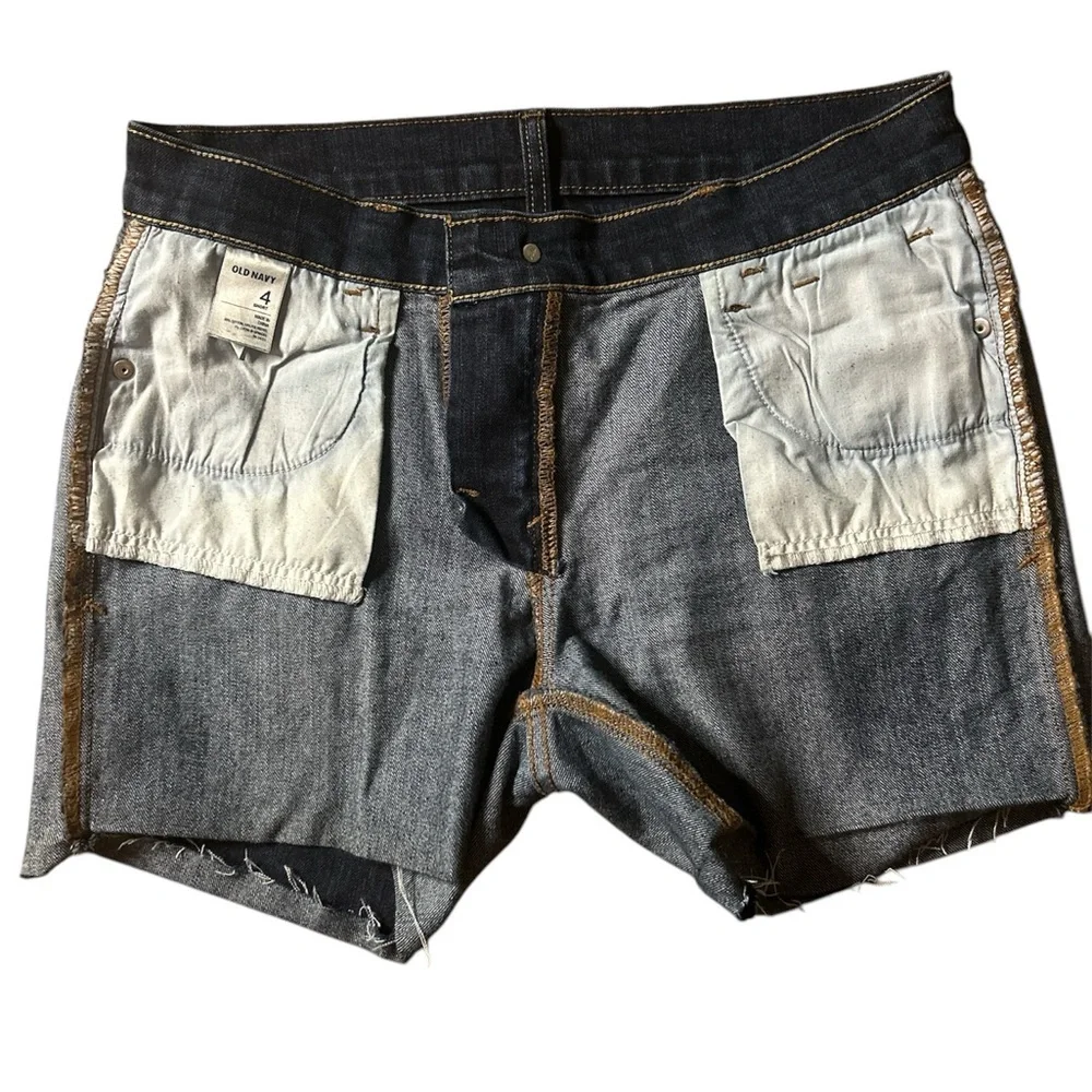 The Old navy Sweetheart Women's Blue Denim Shorts. Size 4
